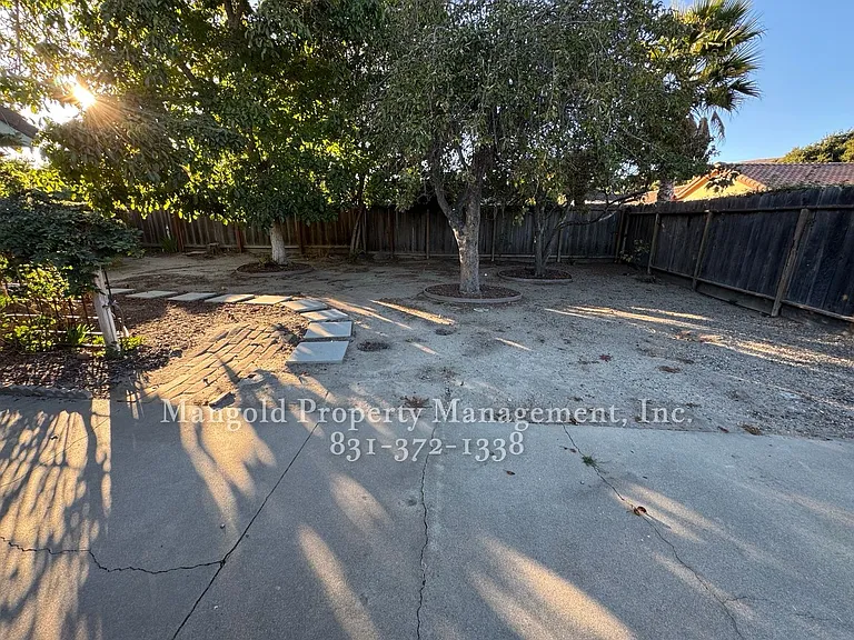 22490 Ferdinand Dr — Photo 25