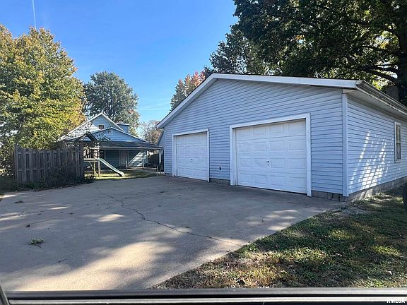 2nd image of 1312 Barham Ave