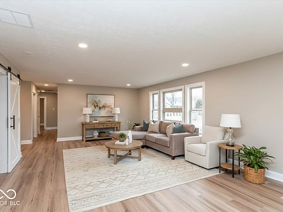 3rd image of 707 Daffon Dr