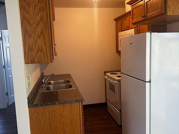 4th image of 906 Front Ave SW APT A