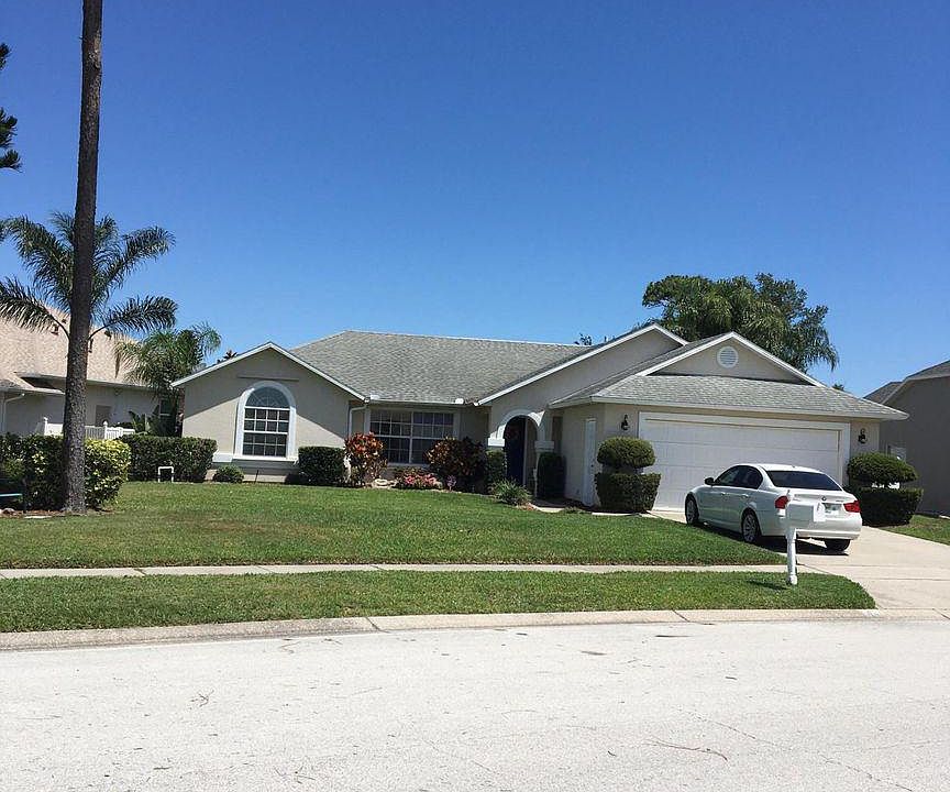 2nd image of 740 Lake Dr