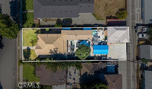 5th image of 327 W Lemon Ave
