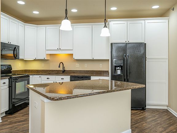 3rd image of 1370 SW Magazine Rd Unit 309