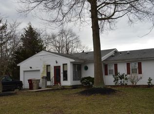 38 Bell St, Bayville, NJ 08721