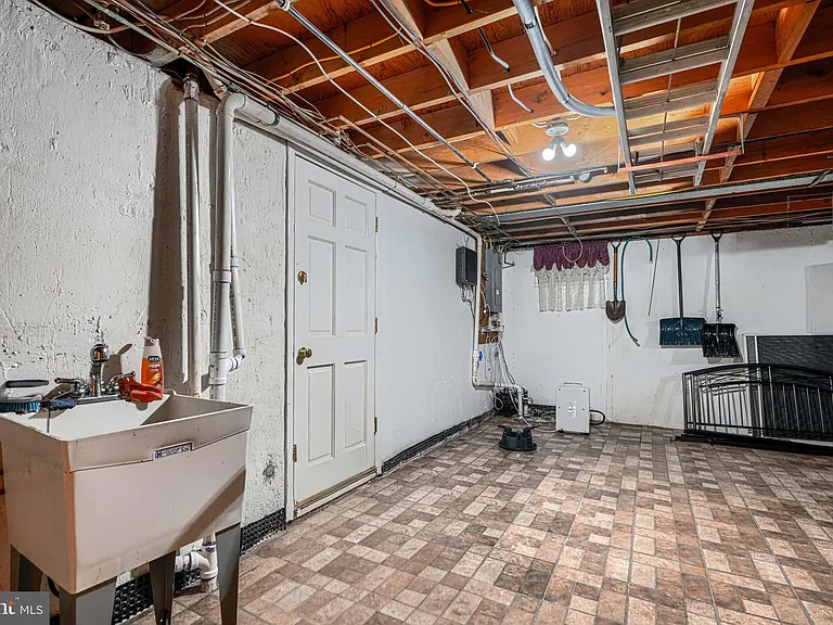 280 Mackintosh Dr — Photo 49
