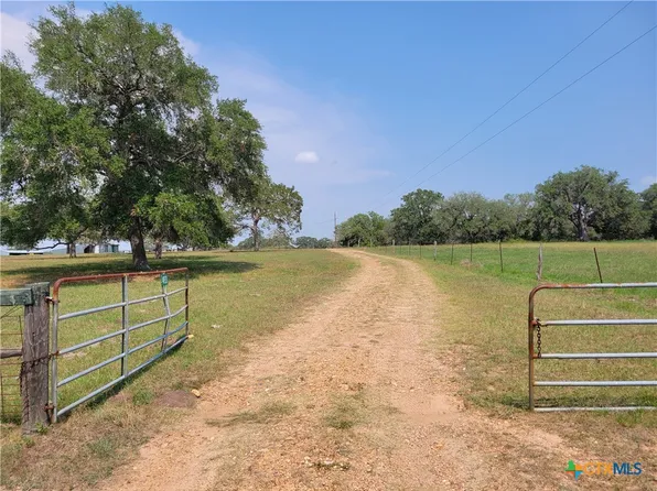 4933 Franke Rd, Goliad, TX 77963