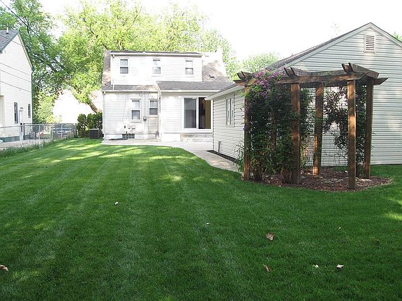 4th image of 1863 Bacon Ave