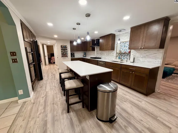 1302 E 95th Ave, Hutchinson, KS 67502