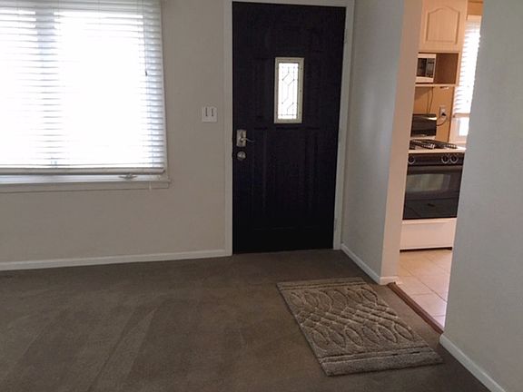 4th image of 102 N Sanderson Ave