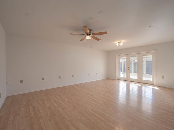 5th image of 2934 N 52nd Ave
