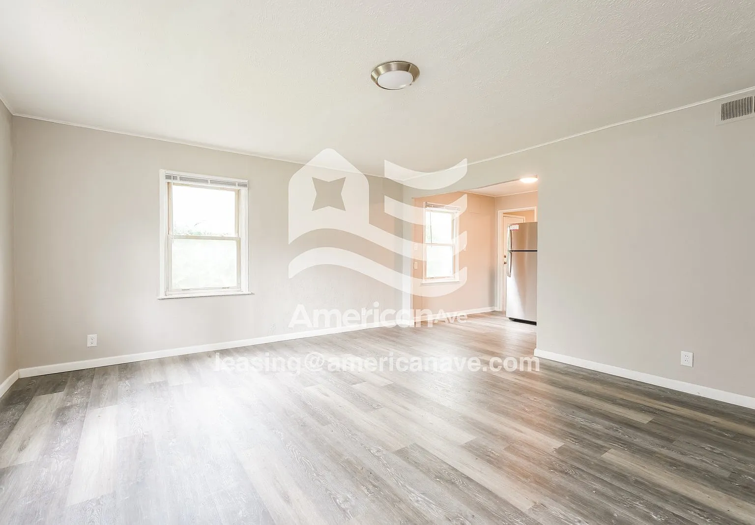 3 bed, 1.0 bath, 1020 sqft, $884 — Photo 3