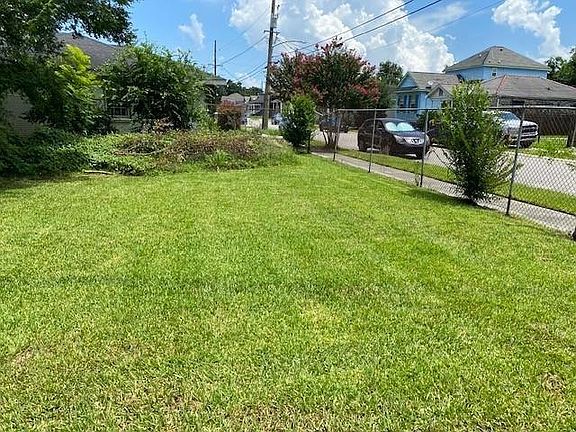 3rd image of 5909 Burgundy St