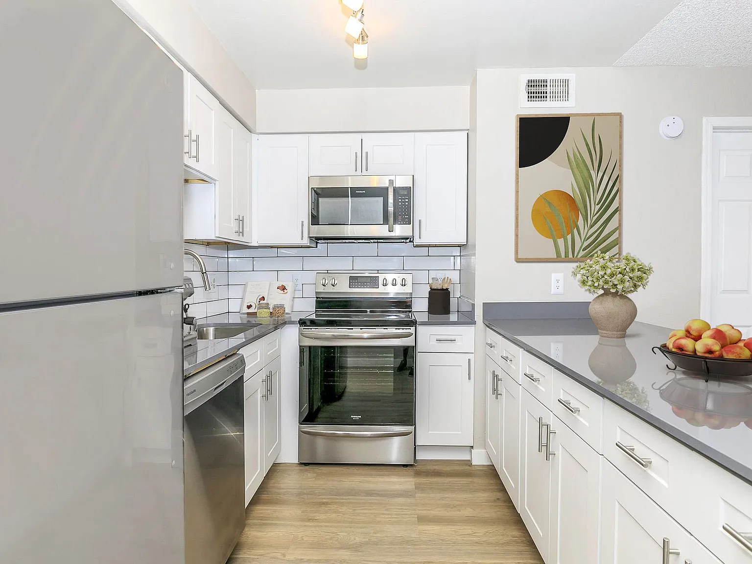 Cove on 44th Apartments — Photo 2