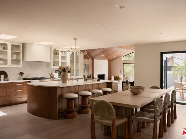 12622 Sarah St, Studio City, CA 91604