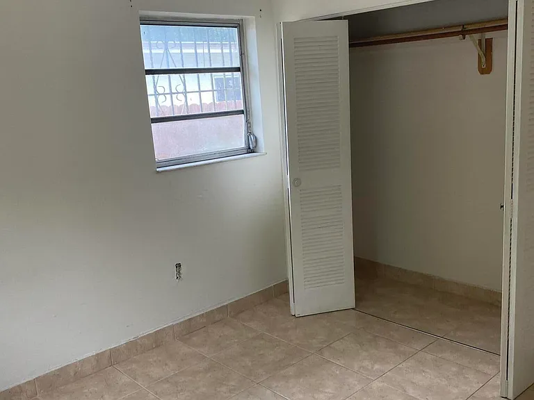 1050 NW 100th St — Photo 11