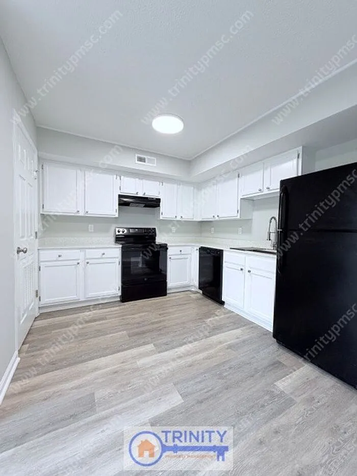 Building Photo - 104 Millwood Ct #B