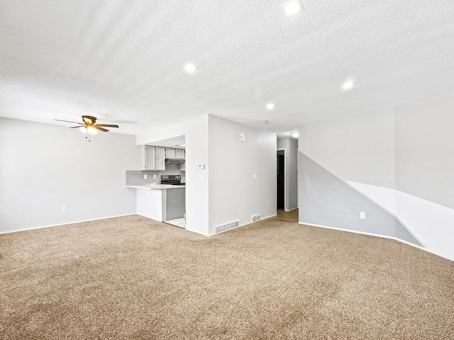 3 bed, 1670 sqft, $2,600 — Photo 2