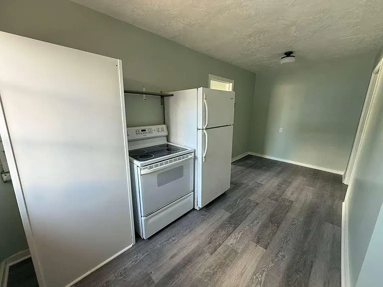 140 Frazar Rd — Photo 7
