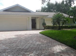 8555 Macoma Dr NE, Saint Petersburg, FL 33702