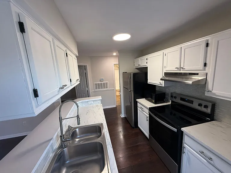 8202 Cedar Glen Dr — Photo 7