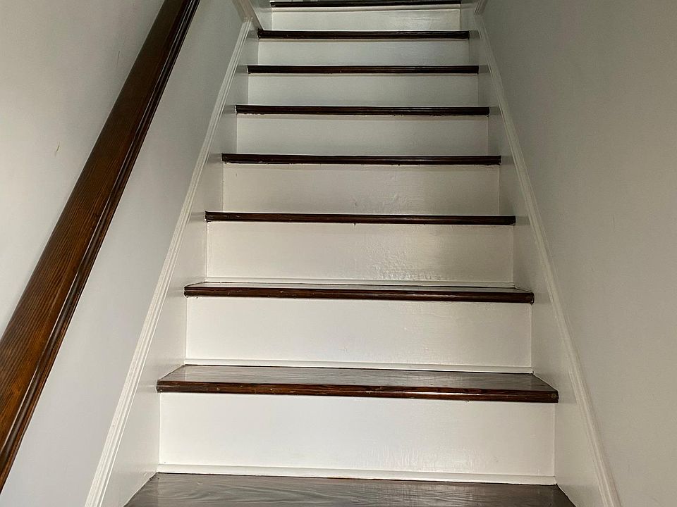 1st image of 39 Park Pl Floor 1