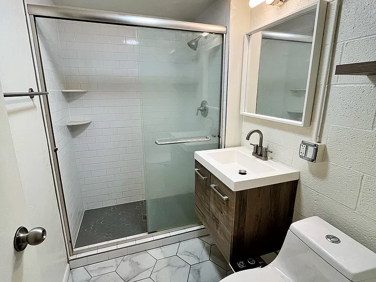 833 W Howe St #2 — Photo 3