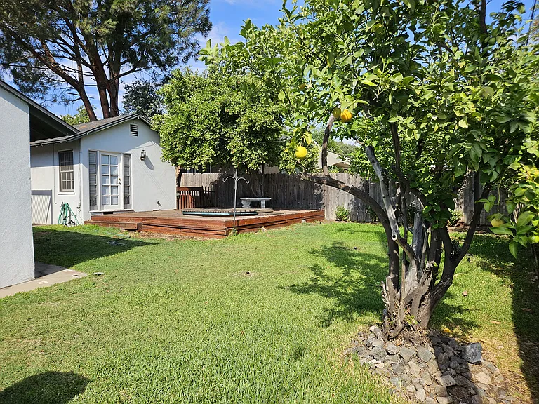 504 E Dalton Ave — Photo 32