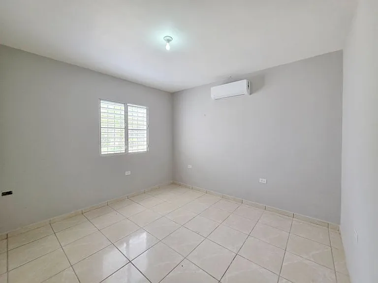 Urb Medina Calle 5 Casa D-45 — Photo 10