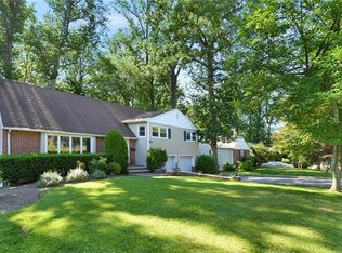 45 Abingdon Ln, Scarsdale, NY 10583