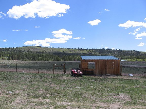 Stall barn & horses area