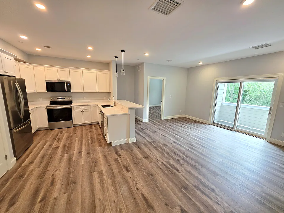 611 Salem St #2