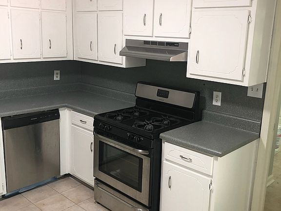 3rd image of 105 Jennifer Ln
