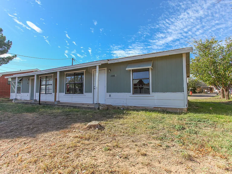 1406 S Goliad St #A — Photo 3