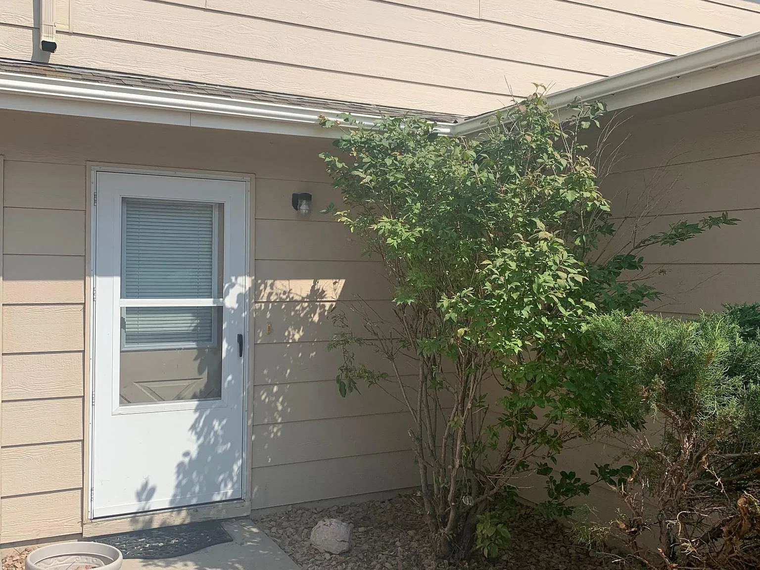2 bed, 1150 sqft, $1,700 — Photo 2