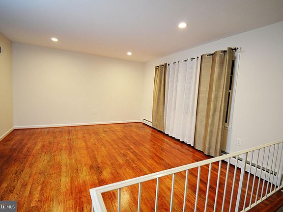 3rd image of 3757 Del Mar Dr