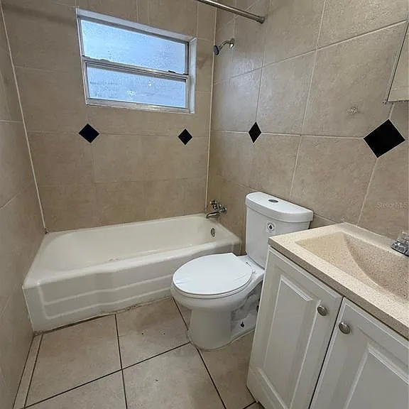 933 Gibson St — Photo 7