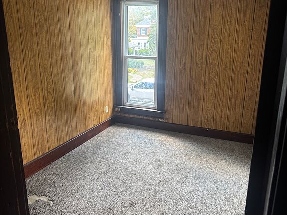 5th image of 301 1/2 W Market St #301-1/2