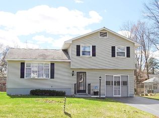 8 Crestone Rd, Albany, NY 12205