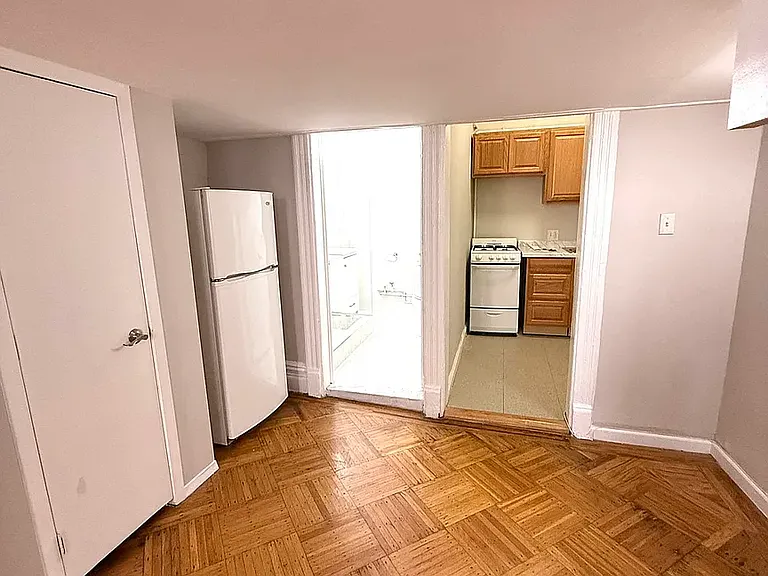 73 W 71st St #2C — Photo 3