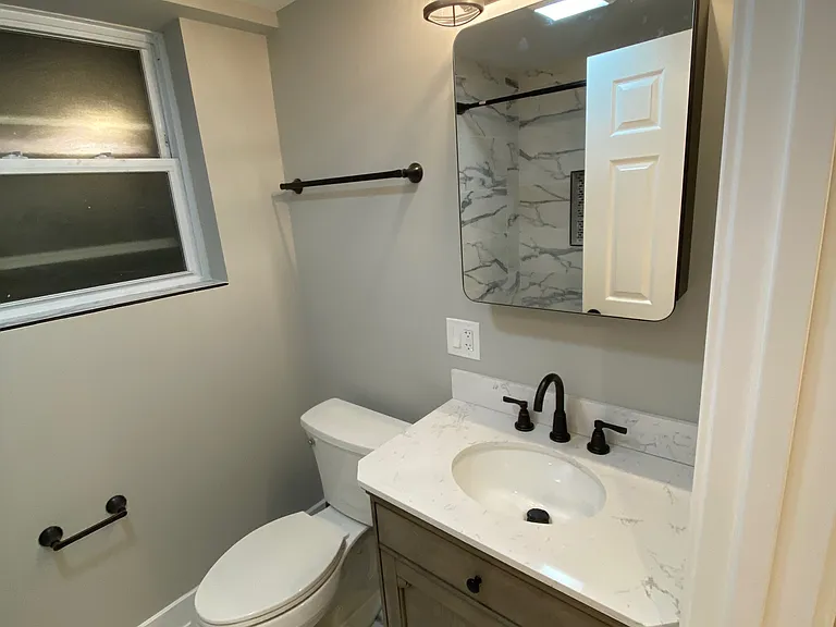 5524 W Sunnyside Ave #G — Photo 9