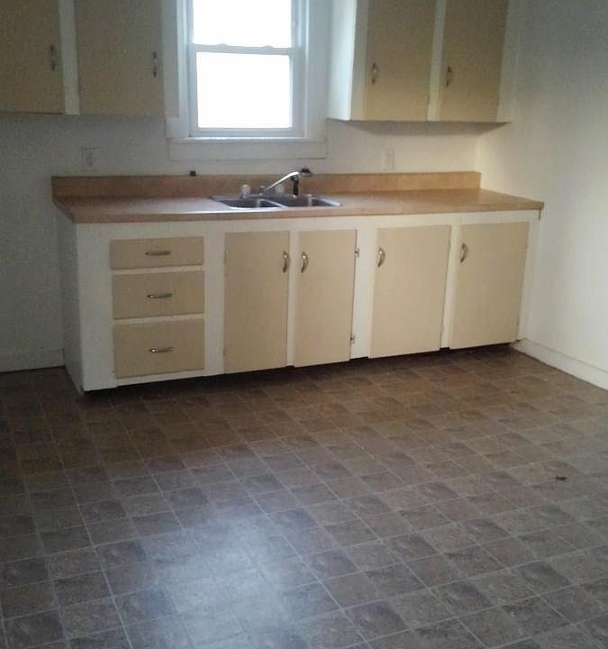 1st image of 106 N Clover Ave