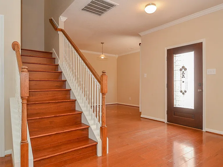 2410 Crossmill Ln — Photo 2