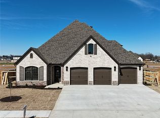 6534 Courtland Ave, Springdale, AR 72762