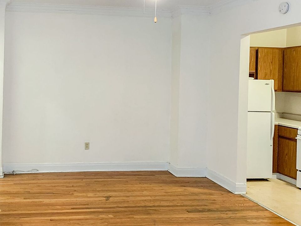 1st image of 623 W Briar Pl #5