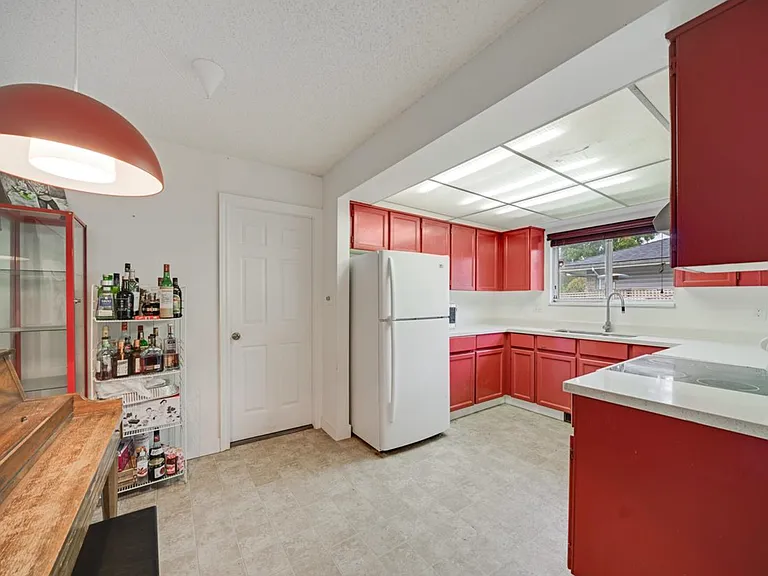 6220 Lynas Ln — Photo 4