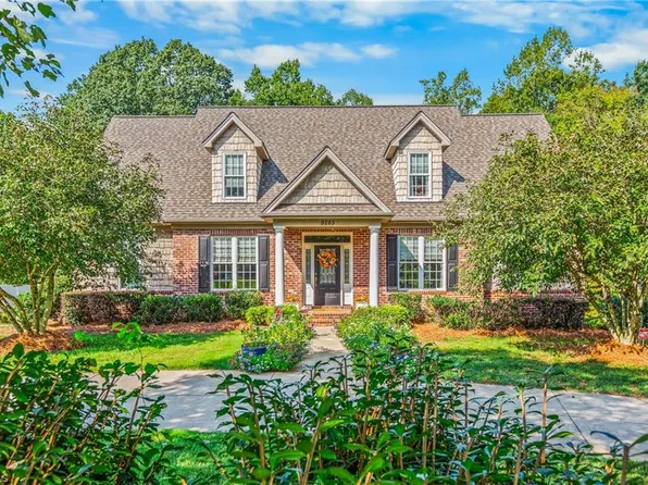 9285 Center Grove Church Rd, Clemmons, NC 27012