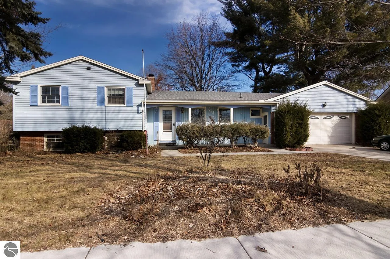 1405 Eastern Ave photo 1