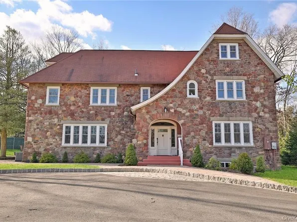 245 E Townline Rd, West Nyack, NY 10994