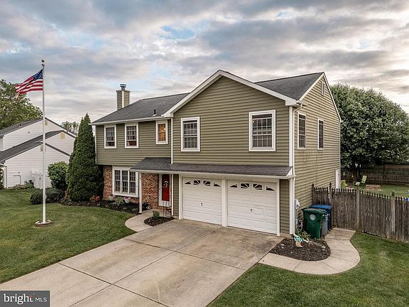 3rd image of 13 Woodhurst Dr