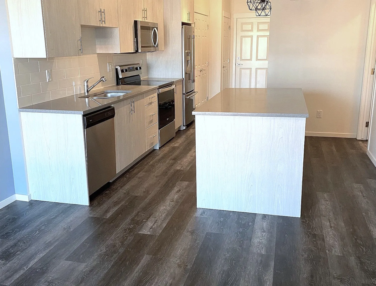 2 bed, 640 sqft, $1,549 — Photo 3